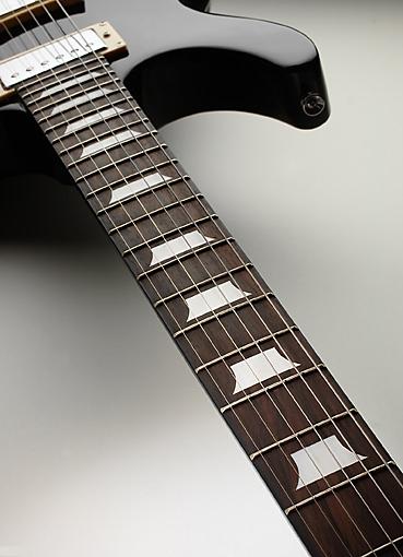 Guitare semi-acoustique noire 2 micros Humbucker